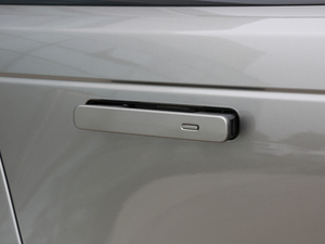 2017P380 SE R-DYNAMIC ^