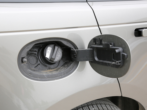 2017P380 SE R-DYNAMIC ^