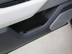 2017P380 SE R-DYNAMIC g