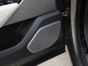 2017P380 SE R-DYNAMIC g