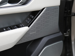 2017P380 SE R-DYNAMIC g