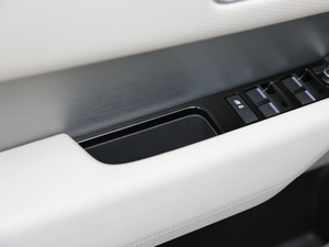 2017P380 SE R-DYNAMIC g