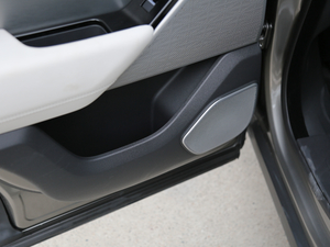 2017P380 SE R-DYNAMIC g