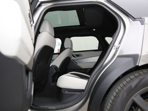 2017P380 SE R-DYNAMIC ſg