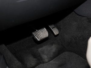 2017P380 SE R-DYNAMIC п؅^