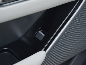 2017P380 HSE R-DYNAMIC g