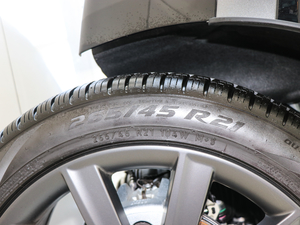 2017P380 SE R-DYNAMIC ^