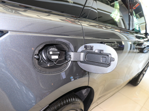 2017P380 SE R-DYNAMIC ^