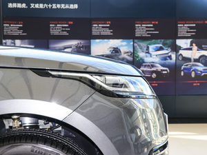 2017P380 SE R-DYNAMIC ^