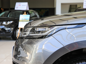 2017P380 SE R-DYNAMIC ^