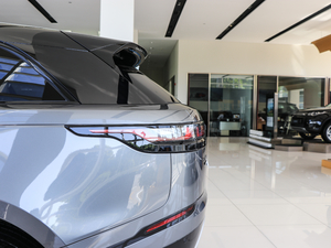 2017P380 SE R-DYNAMIC ^