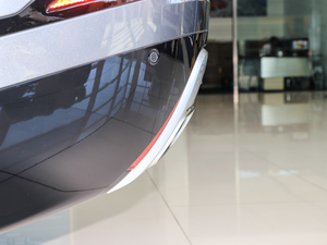 2017P380 SE R-DYNAMIC ^