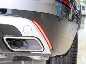 2017P380 SE R-DYNAMIC ^