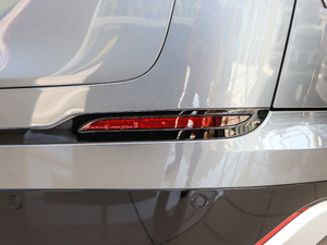 2017P380 SE R-DYNAMIC ^