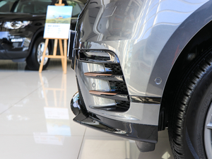 2017P380 SE R-DYNAMIC ^