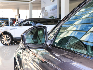 2017P380 SE R-DYNAMIC ^