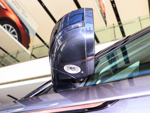 2017P380 SE R-DYNAMIC ^