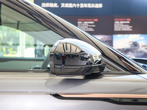 2017P380 SE R-DYNAMIC ^