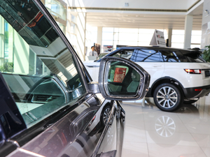 2017P380 SE R-DYNAMIC ^