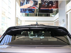 2017P380 SE R-DYNAMIC ^