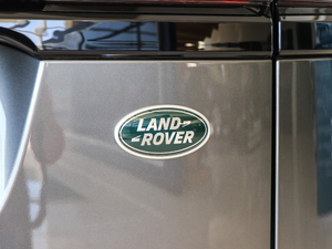 2017P380 SE R-DYNAMIC ^