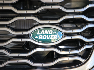 2017P380 SE R-DYNAMIC ^