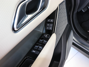 2017P380 SE R-DYNAMIC g