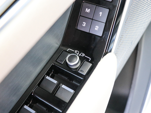 2017P380 SE R-DYNAMIC g