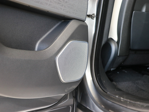 2017P380 SE R-DYNAMIC g