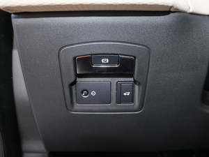 2017P380 SE R-DYNAMIC g