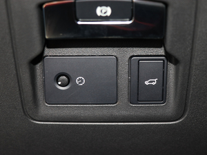 2017P380 SE R-DYNAMIC g