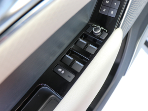 2017P380 SE R-DYNAMIC п؅^(q)