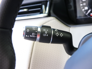 2017P380 SE R-DYNAMIC п؅^