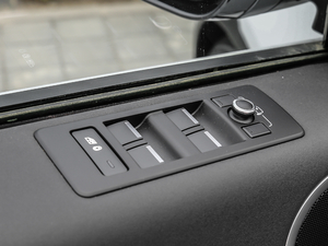 20183.0L V6 SE {܇ƅ^	