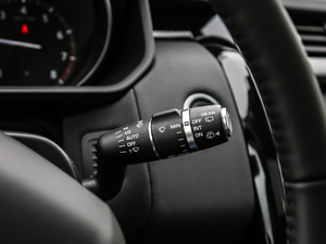 20183.0L V6 SE п؅^