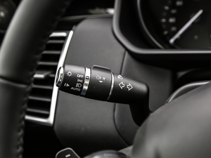 20183.0L V6 SE п؅^