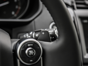 20183.0L V6 SE п؅^