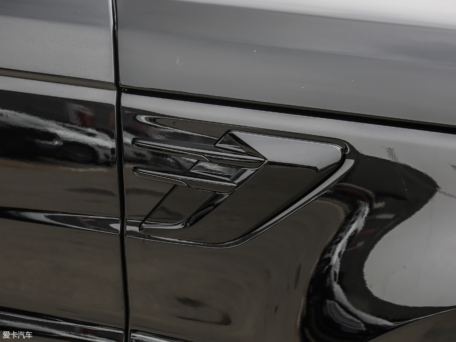 2018\(yn)(dng) 3.0 V6 hЄ(chung)DYNAMIC