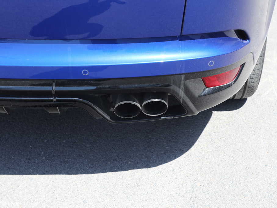 2018\(yn)(dng) 5.0 V8 SVR