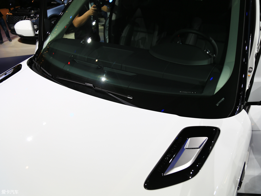 2018\Դ PHEV P400e