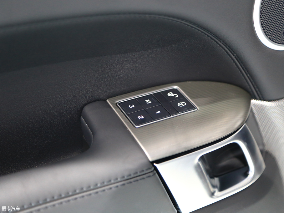 2018\Դ PHEV P400e