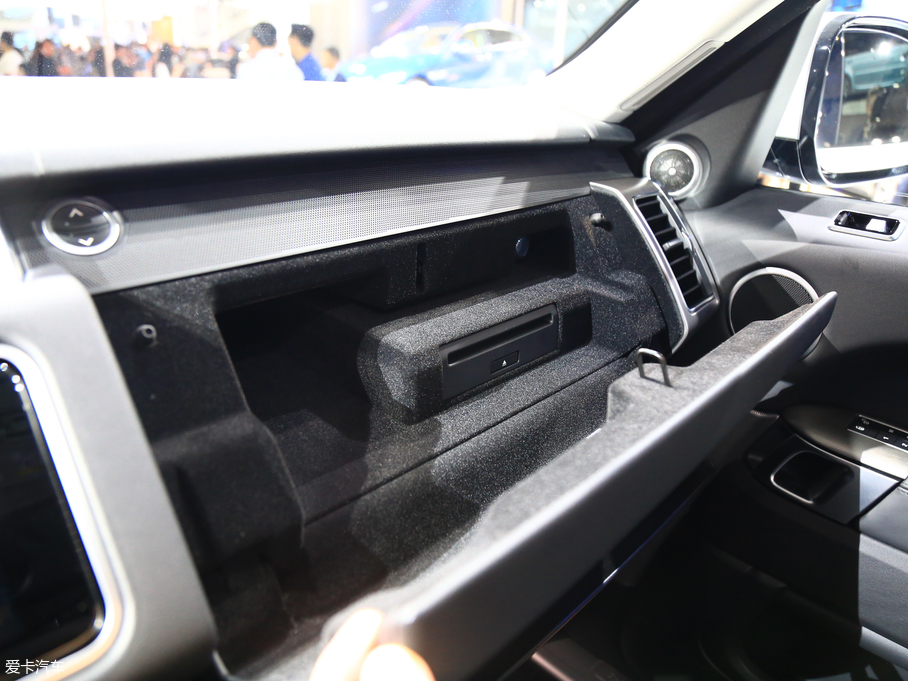 2018\Դ PHEV P400e