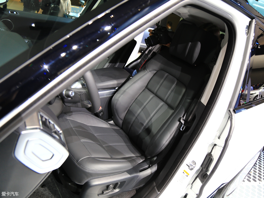 2018\Դ PHEV P400e