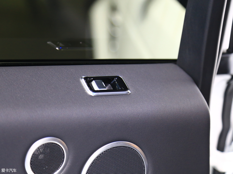 2018\Դ PHEV P400e