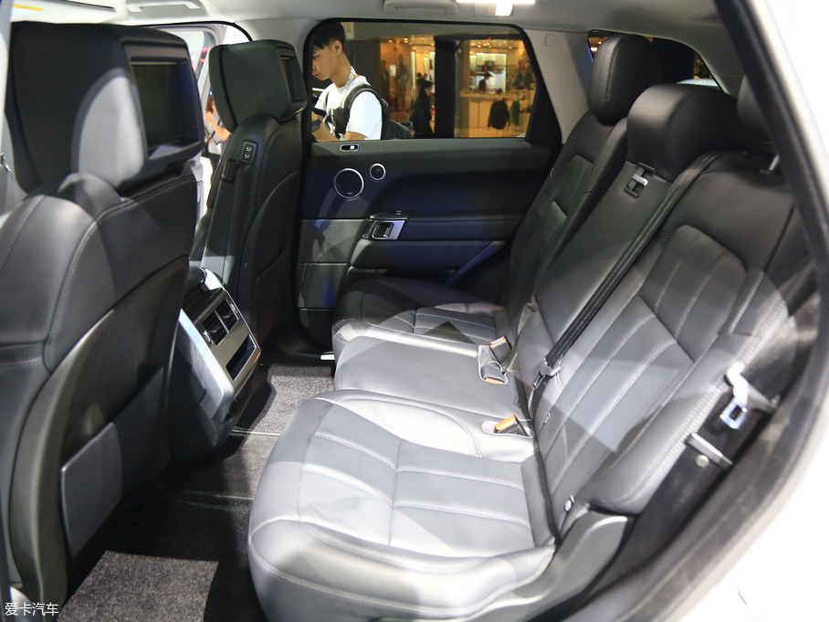 2018\Դ PHEV P400e