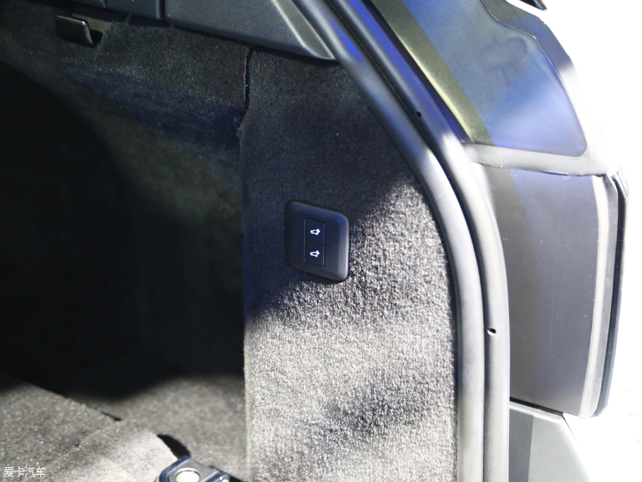 2018\Դ PHEV P400e