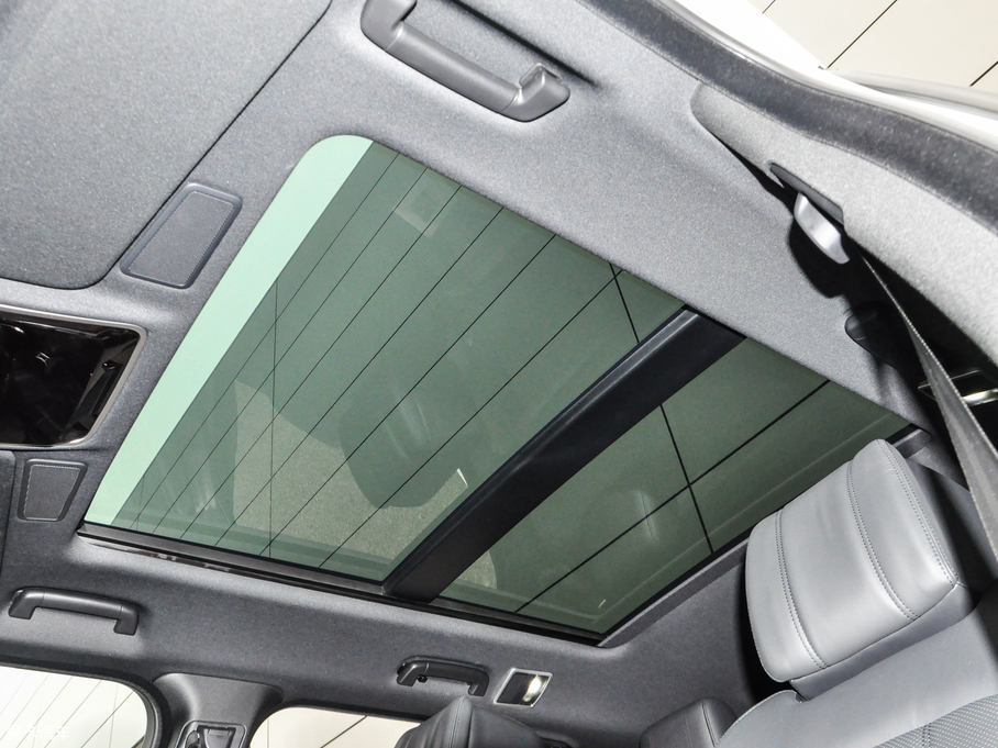 2018\Դ PHEV P400e