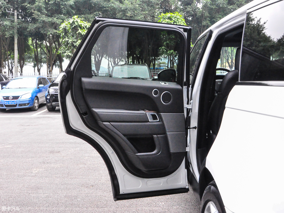 2018\Դ PHEV P400e