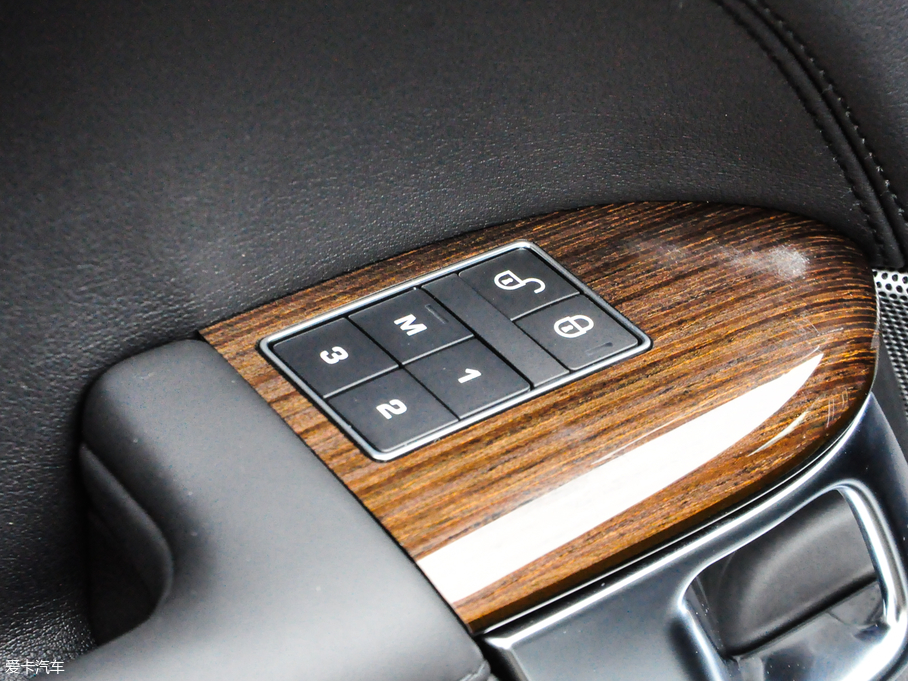 2018\Դ PHEV P400e