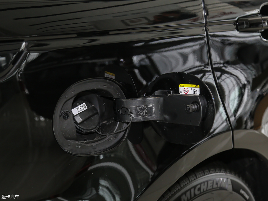 2018\Դ PHEV P400e